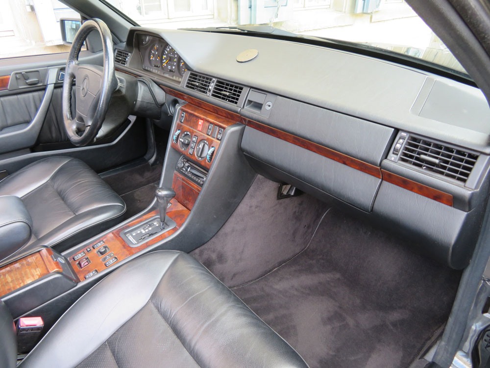 Mercedes-Benz 300 CE-24 Cabriolet